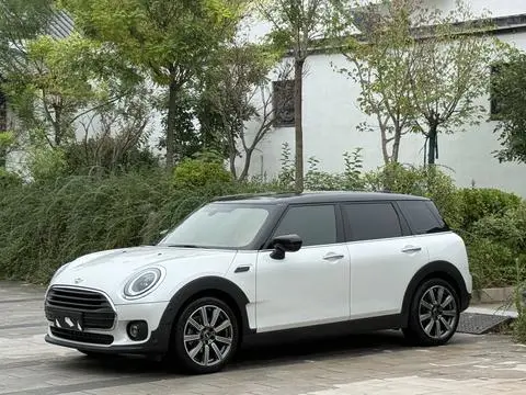 MINI CLUBMAN 2023