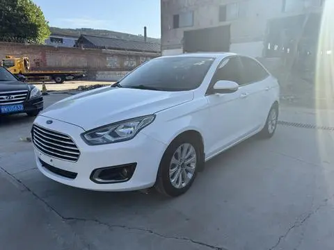 Ford Escort 2015 — фото 1