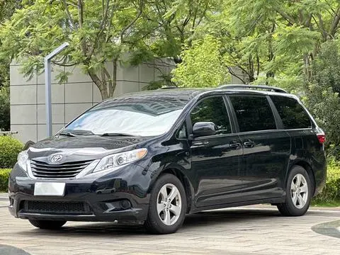 Toyota SIENNA 2015