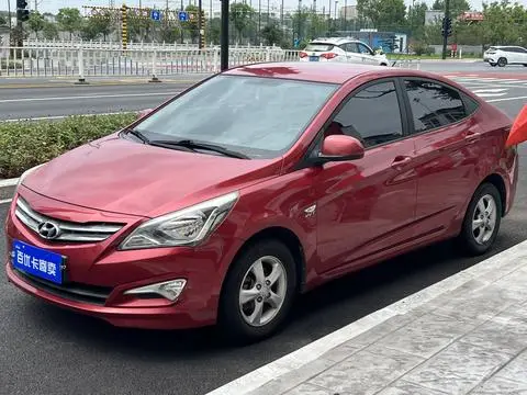 Hyundai Reina 2014 — фото 1