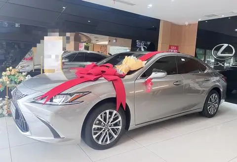 Lexus ES 2022