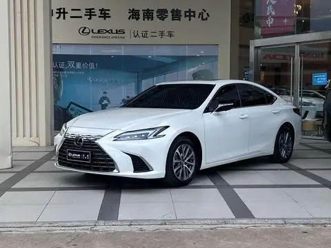 Lexus ES 2025