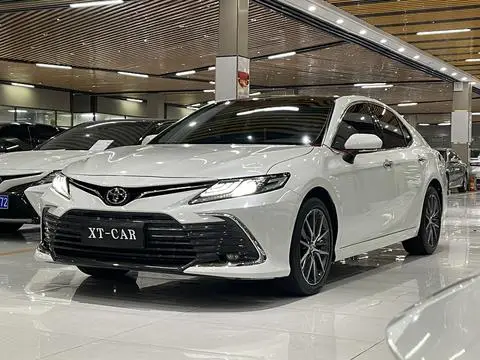 Toyota Camry 2023 — фото 1