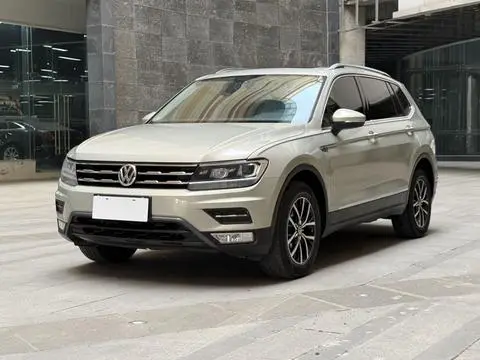 Volkswagen Tiguan L 2017 — фото 1