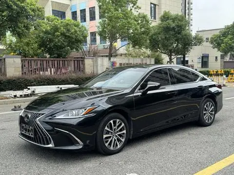 Lexus ES 2022