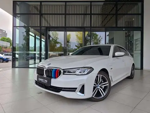 BMW 5 Series PHEV 2021 — фото 1