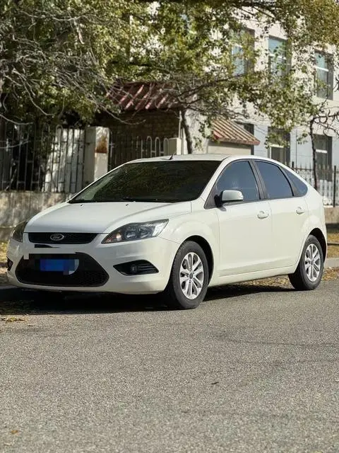 Ford Focus 2013 — фото 1