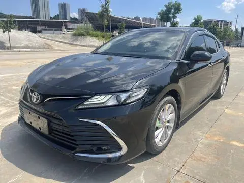 Toyota Camry 2022 — фото 1