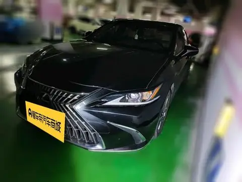 Lexus ES 2022 — фото 1