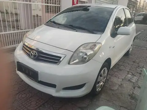 Toyota 雅力士 2011