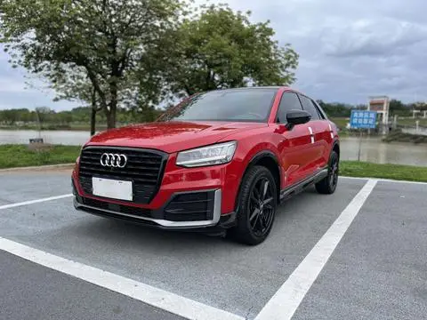 Audi Q2L 2018 — фото 1