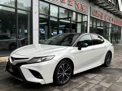 Toyota Camry 2018 — фото 1