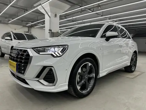 Audi Q3 2023 — фото 1
