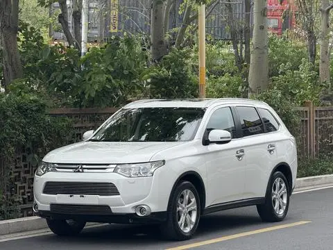 Mitsubishi 欧蓝德 2014
