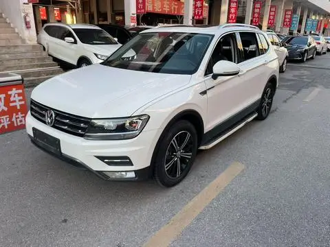 Volkswagen Tiguan L 2020 — фото 1