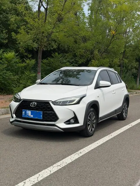 Toyota YARIS L 2022 — фото 1