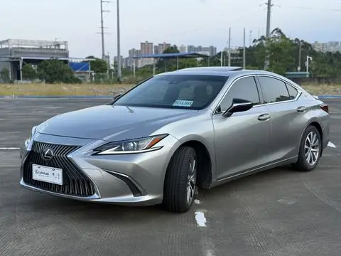 Lexus ES 2020