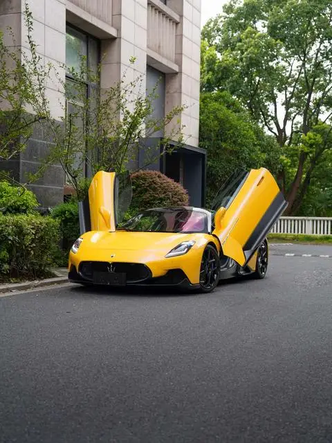 Maserati MC20 2021