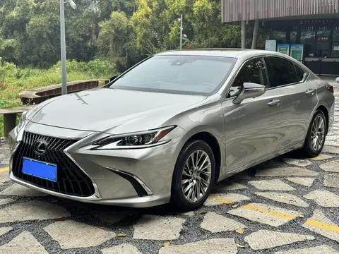 Lexus ES 2021 — фото 1