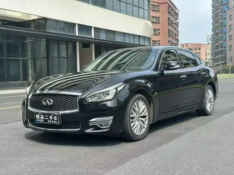Infiniti Q70 2015
