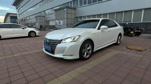 Toyota Crown 2015