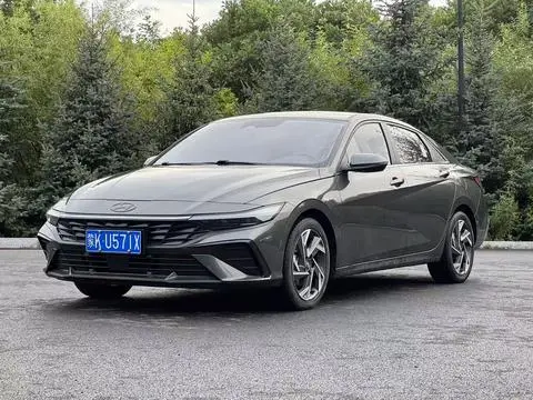 Hyundai Elantra 2023 — фото 1