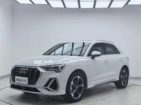 Audi Q3 2022 — фото 1