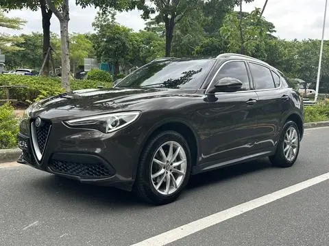Alfa Romeo Stelvio斯坦维 2017
