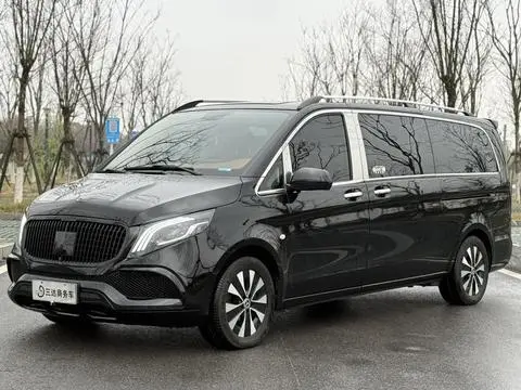 Mercedes-Benz 威霆 2023 — фото 1