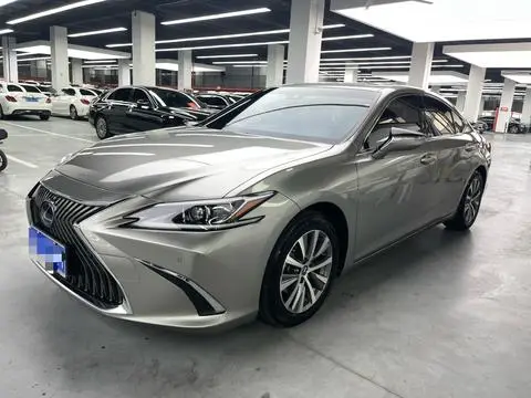 Lexus ES 2020