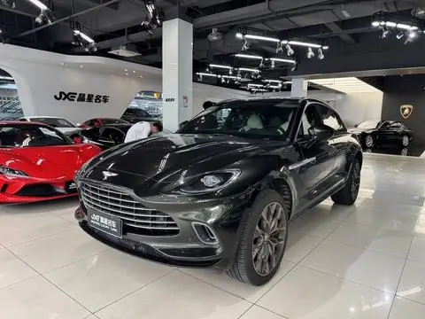 Aston Martin DBX 2024