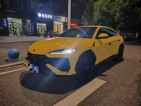 Lamborghini Urus SE 2025