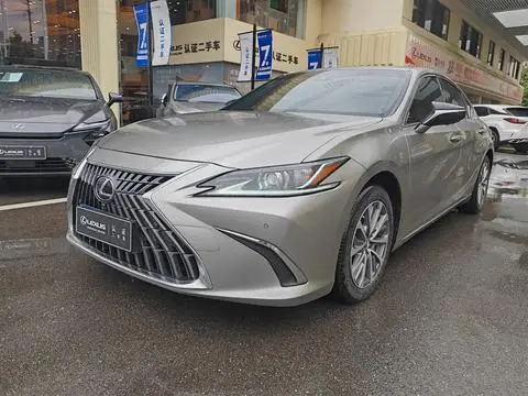 Lexus ES 2022