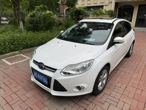 Ford Focus 2012 — фото 1