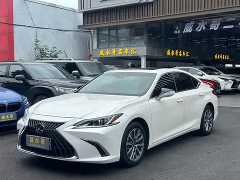 Lexus ES 2022