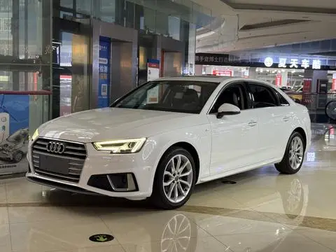 Audi A4L 2019 — фото 1