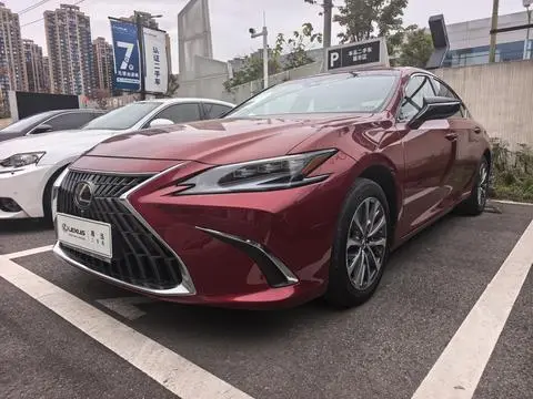 Lexus ES 2022