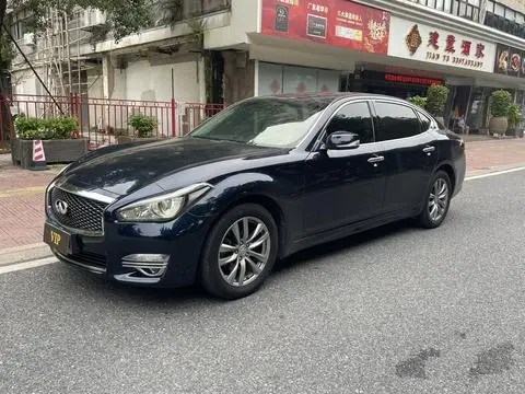 Infiniti Q70 2015