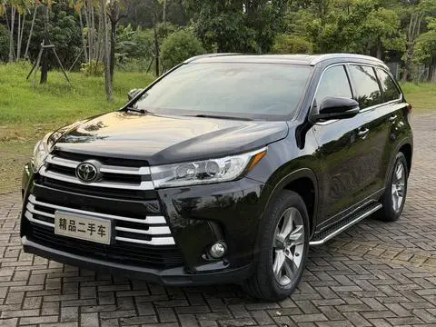 Toyota Highlander 2018 — фото 1