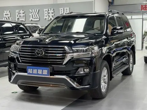 Toyota Land Cruiser 2018 — фото 1