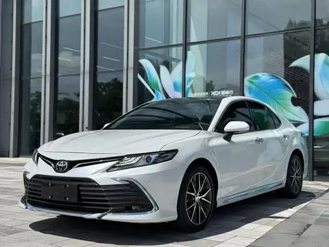 Toyota Camry 2023 — фото 1