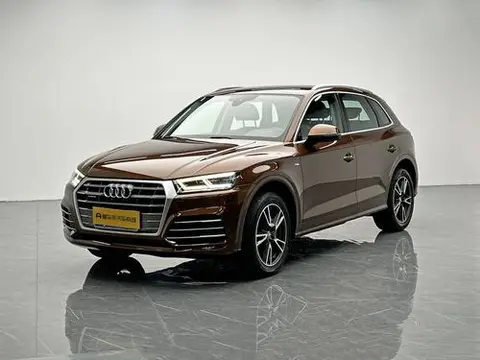 Audi Q5L 2018 — фото 1