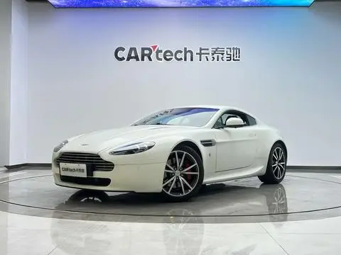 Aston Martin Vantage 2011