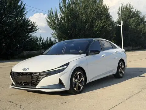 Hyundai Elantra 2022 — фото 1