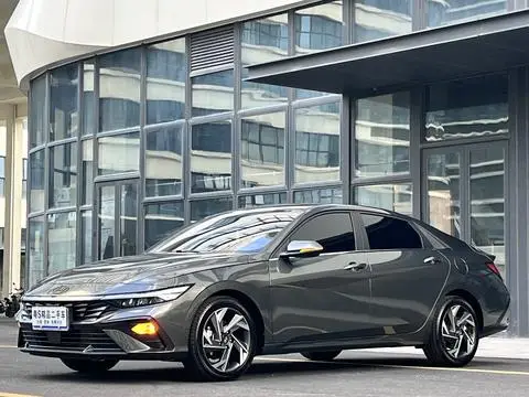 Hyundai Elantra 2023 — фото 1