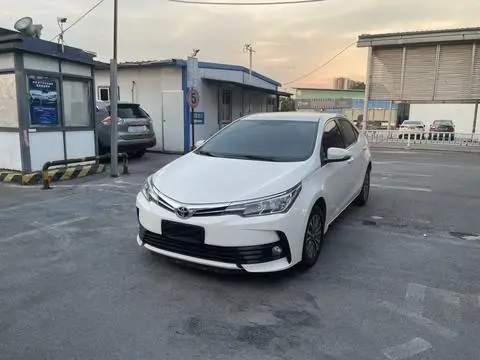 Toyota Corolla 2018 — фото 1