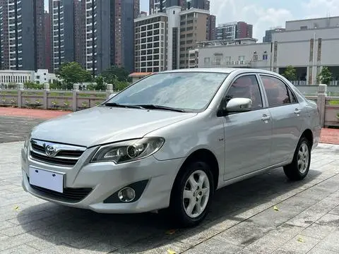 Toyota Corolla Altis 2013 — фото 1