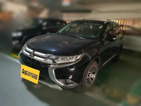 Mitsubishi 欧蓝德 2016 — фото 1