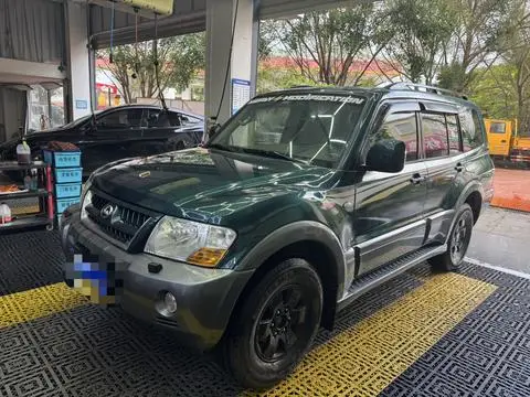 Mitsubishi 帕杰罗 2004