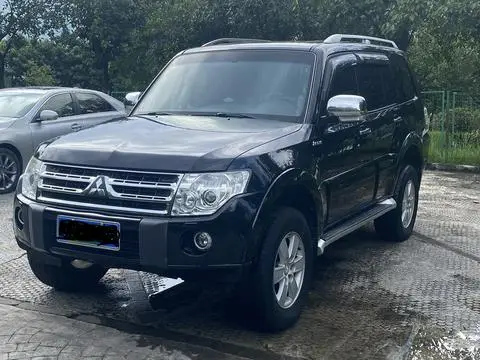Mitsubishi 帕杰罗 2011